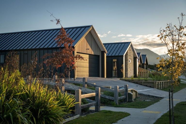 Photo of property in 35 Obelisk Street, Wanaka, 9305