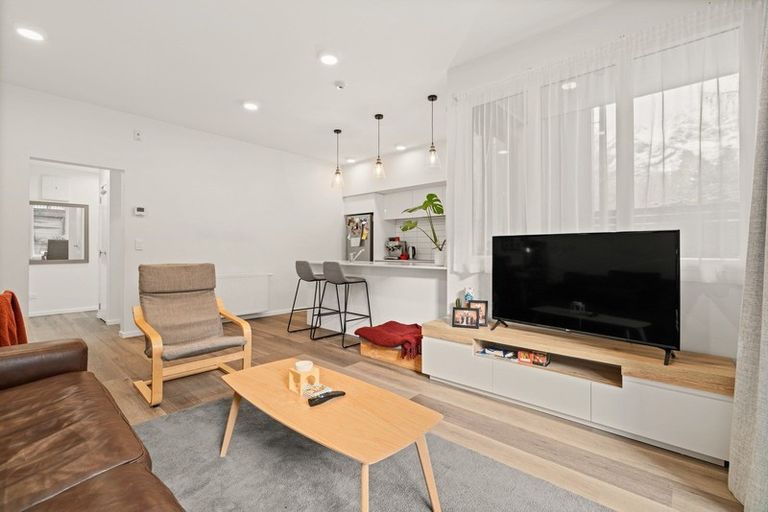 Photo of property in 1/30 Bullendale Drive, Arthurs Point, Queenstown, 9371