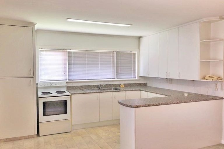 Photo of property in 60 Brandon Road, Glen Eden, Auckland, 0602