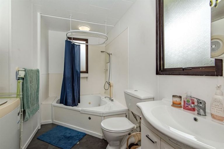 Photo of property in 46 Philomel Crescent, Bayswater, Auckland, 0622