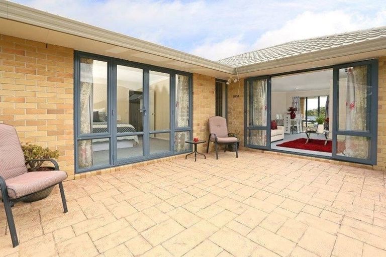 Photo of property in 106 Kingdale Road, Henderson, Auckland, 0610