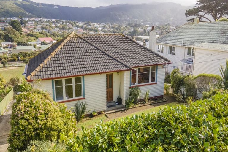Photo of property in 44 Taylor Terrace, Tawa, Wellington, 5028