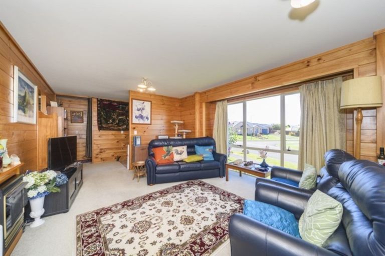 Photo of property in 7 Logan Way, Kelvin Grove, Palmerston North, 4414