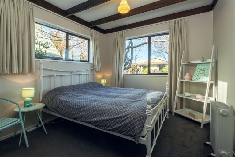 Photo of property in 10 Harkness Place, Avonhead, Christchurch, 8042