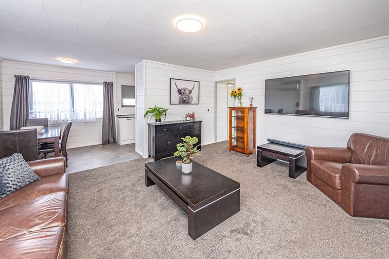 Photo of property in 110 Hinau Street, Castlecliff, Whanganui, 4501