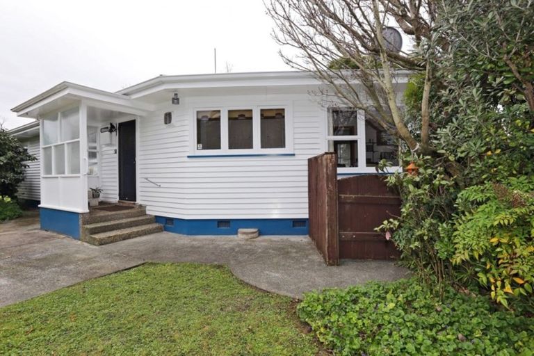Photo of property in 12 Wyatt Avenue, Onekawa, Napier, 4110
