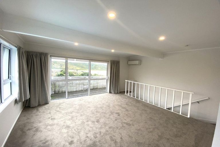 Photo of property in 3/48 Paremata Crescent, Paremata, Porirua, 5024