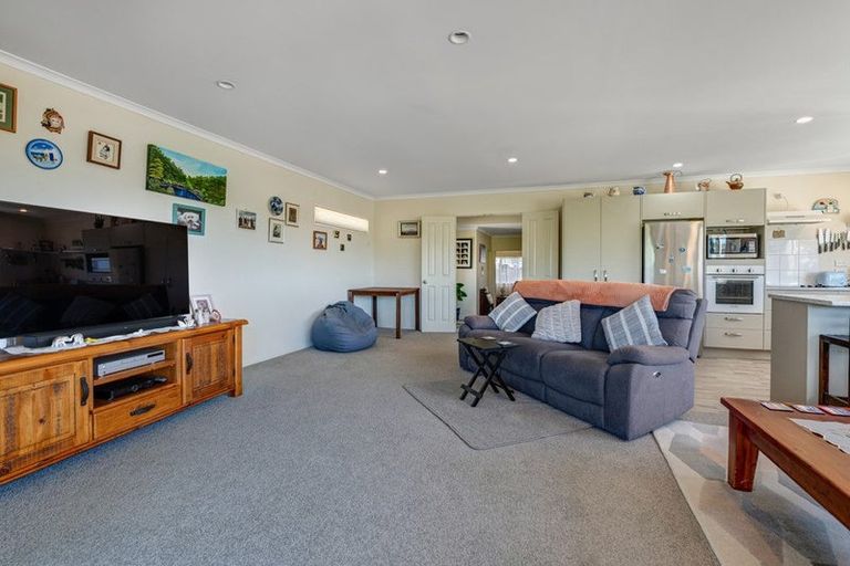 Photo of property in 57a Kestrel Heights, Arkles Bay, Whangaparaoa, 0932