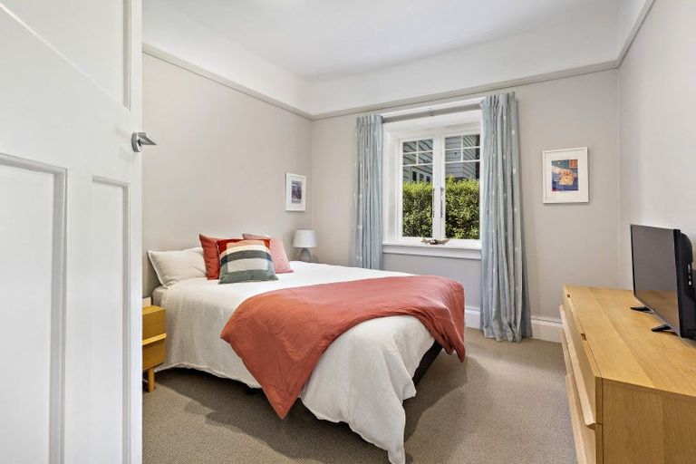 Photo of property in 23 Marine Parade, Eastbourne, Lower Hutt, 5013