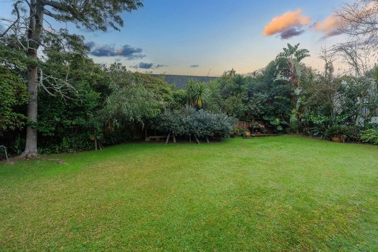 Photo of property in 59 Oreil Avenue, West Harbour, Auckland, 0618