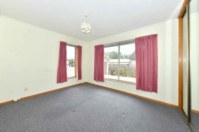 Photo of property in 31 Denniston Crescent, Redwood, Christchurch, 8051