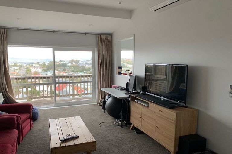 Photo of property in 25 Sugarloaf Road, Brooklyn, Wellington, 6021