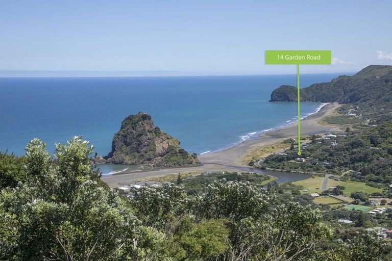 Photo of property in 14 Garden Road, Piha, 0772