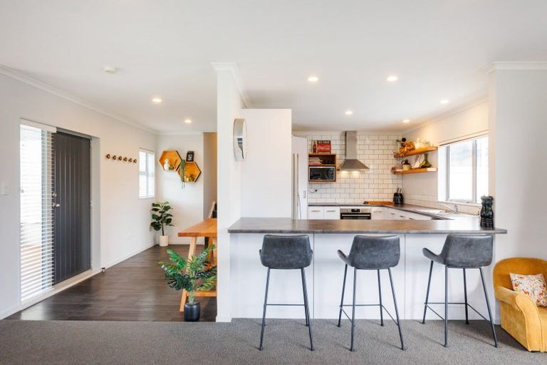 Photo of property in 103 Cashmere Drive, Fitzherbert, Palmerston North, 4410