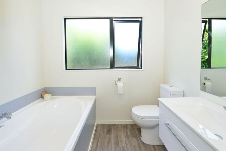 Photo of property in 15 Sundown Avenue, Manly, Whangaparaoa, 0930