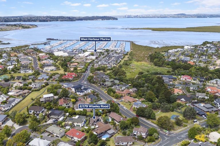 Photo of property in 2/179 Wiseley Road, West Harbour, Auckland, 0618