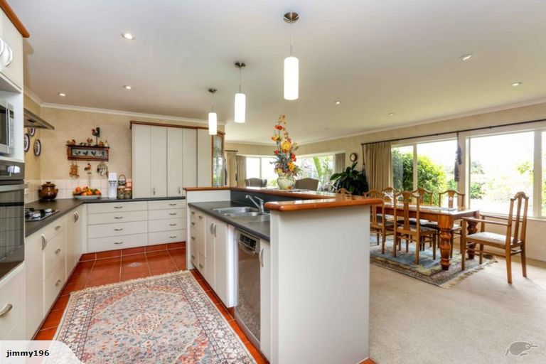 Photo of property in 1 Orlando Close, Frankleigh Park, New Plymouth, 4310