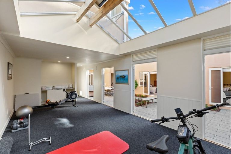 Photo of property in 4 Noel Avenue, Orewa, 0931