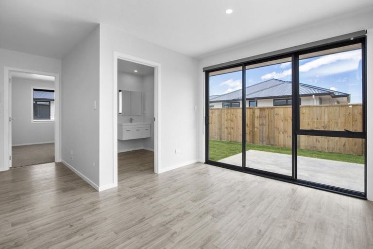 Photo of property in 2/18 Betley Crescent, Fairview Downs, Hamilton, 3214