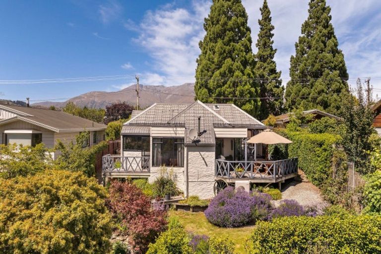Photo of property in 14 Suffolk Street, Arrowtown, 9302
