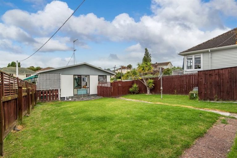 Photo of property in 46 Philomel Crescent, Bayswater, Auckland, 0622
