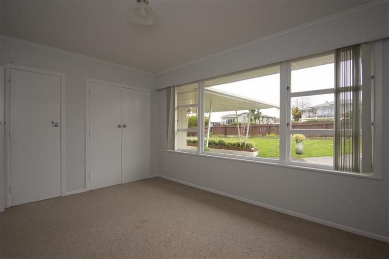 Photo of property in 6 Felgrove Street, Glendene, Auckland, 0602