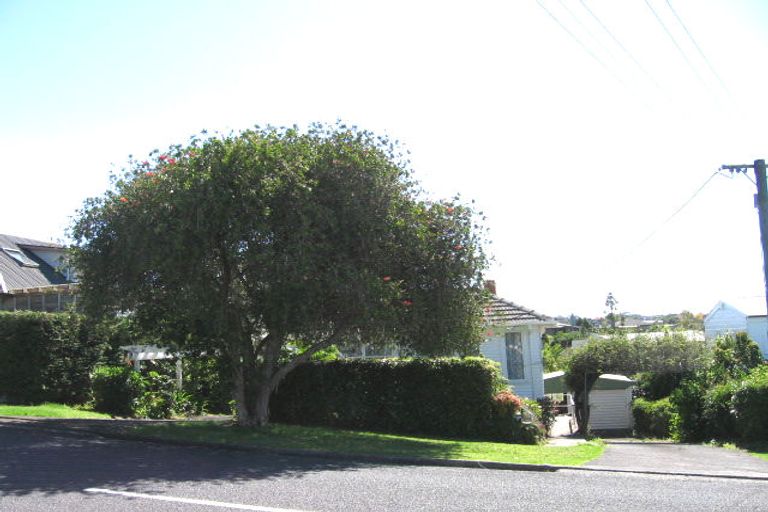 Photo of property in 68 Castor Bay Road, Castor Bay, Auckland, 0620