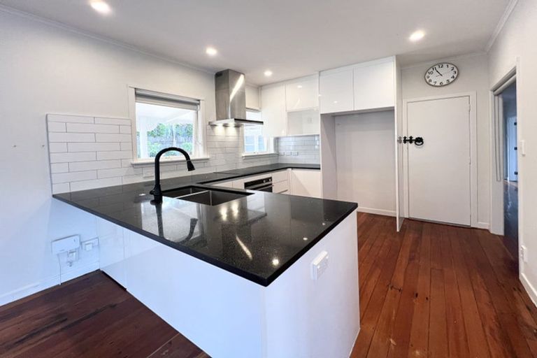 Photo of property in 1/132 Nile Road, Milford, Auckland, 0620