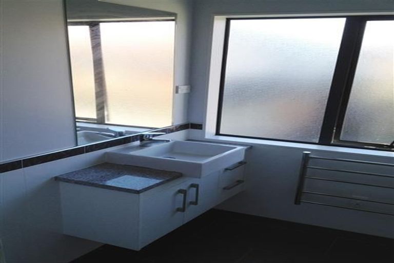 Photo of property in 8 Bushpark Place, Flat Bush, Auckland, 2016