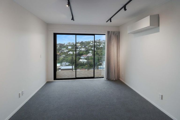 Photo of property in 5/63 Tiketike Way, Brooklyn, Wellington, 6021