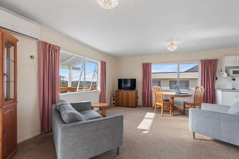 Photo of property in 2/321 Triangle Road, Massey, Auckland, 0614