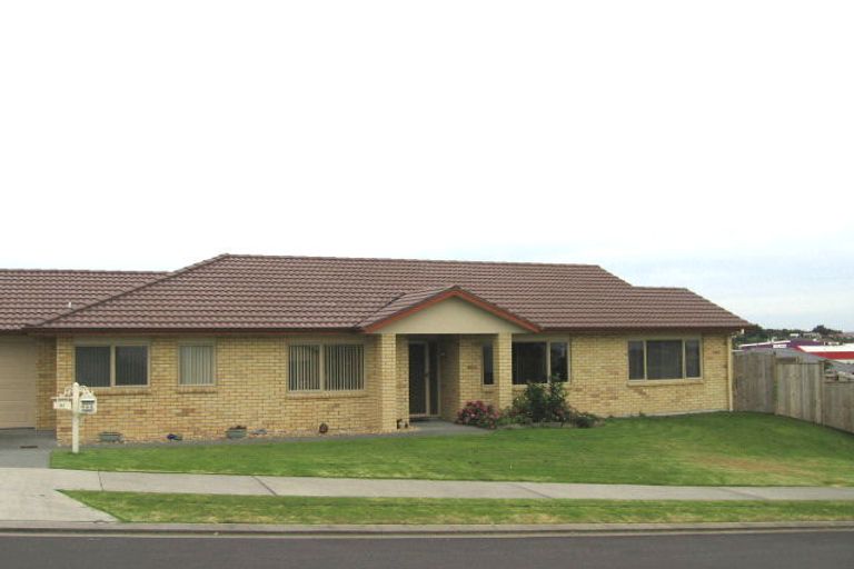 Photo of property in 32 Richfield Crescent, Westgate, Auckland, 0614