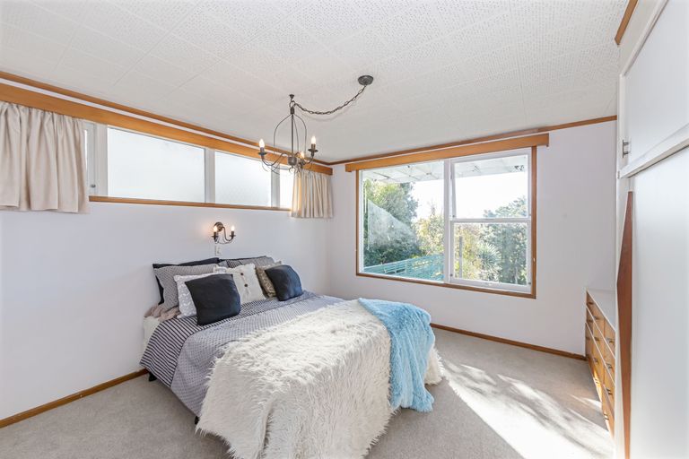 Photo of property in 181 Glenfield Road, Hillcrest, Auckland, 0627