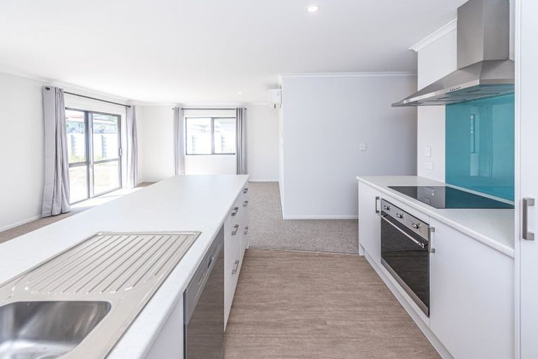 Photo of property in 6a Cross Street, Castlecliff, Whanganui, 4501