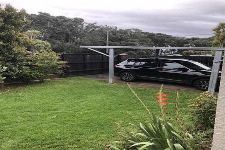 Photo of property in 33-35 Harbour Road, Point Chevalier, Auckland, 1022