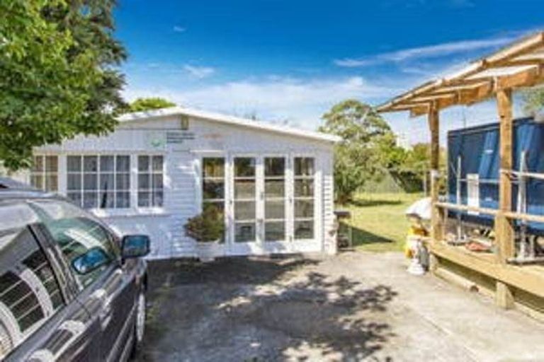 Photo of property in 86 Cobham Crescent, Kelston, Auckland, 0602