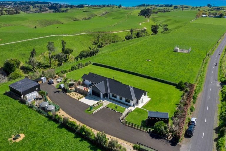 Photo of property in 196 Koru Road, Omata, New Plymouth, 4374