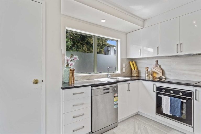 Photo of property in 2/4 Gibraltar Street, Howick, Auckland, 2014