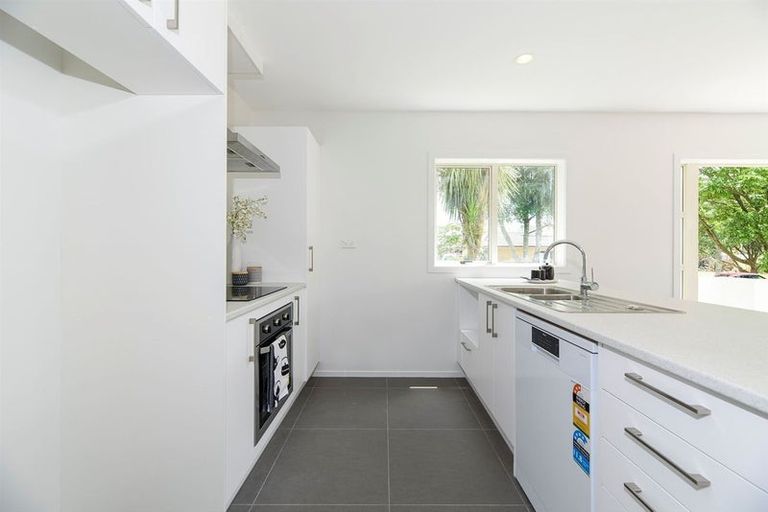 Photo of property in 1/14 Fields Parade, Oteha, Auckland, 0632