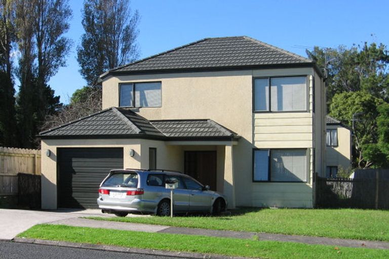 Photo of property in 165b Edgewater Drive, Pakuranga, Auckland, 2010