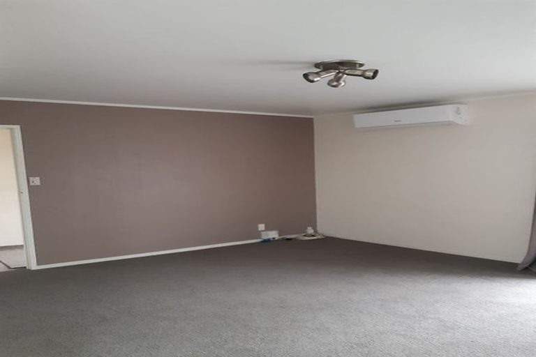 Photo of property in 11 Lyren Place, Half Moon Bay, Auckland, 2012