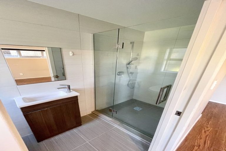 Photo of property in 4 Seaton Road, Murrays Bay, Auckland, 0630