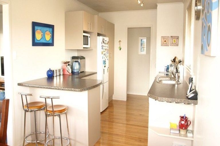 Photo of property in 3 Erica Road, Sunnynook, Auckland, 0620