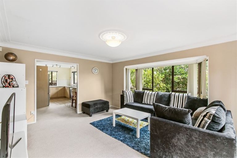 Photo of property in 2/10 Redoubt Road, Goodwood Heights, Auckland, 2105