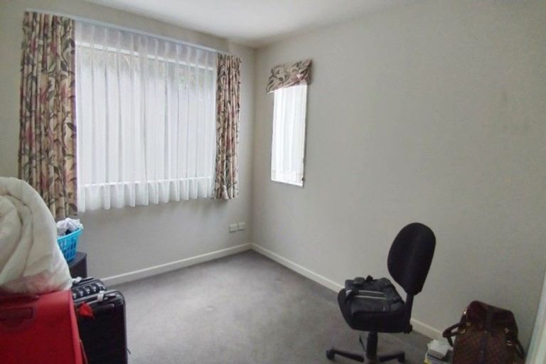 Photo of property in 17 Zara Court, Windsor Park, Auckland, 0632