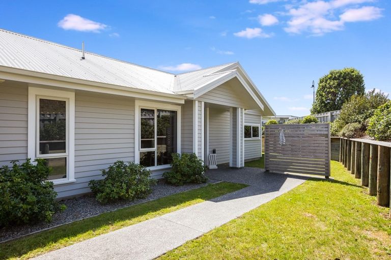 Photo of property in 2 Pacific View, Whitby, Porirua, 5024