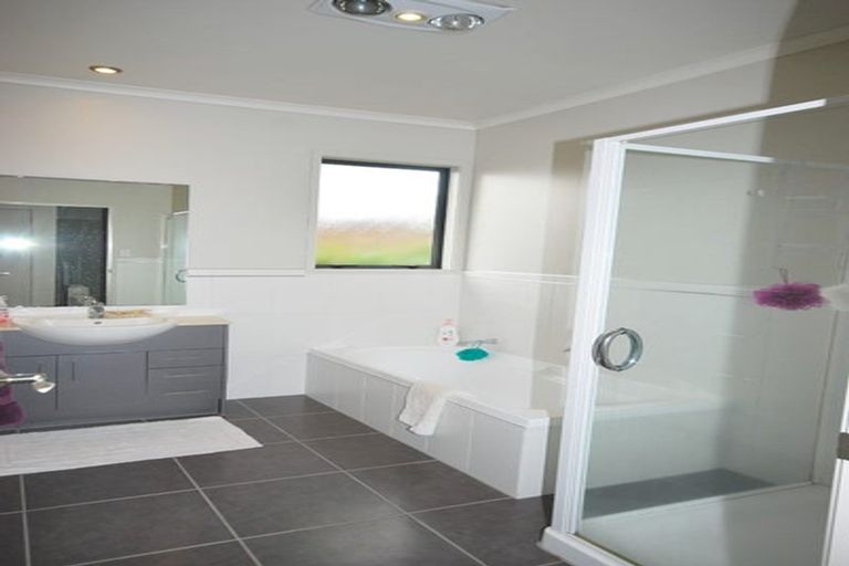 Photo of property in 22 Greenbough Lane, Greenhithe, Auckland, 0632