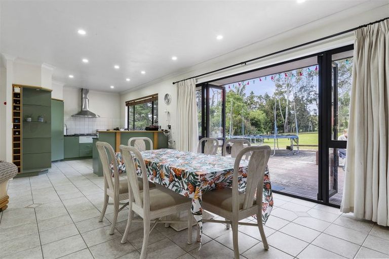 Photo of property in 10 Whites Road, Whitford, Howick, 2571