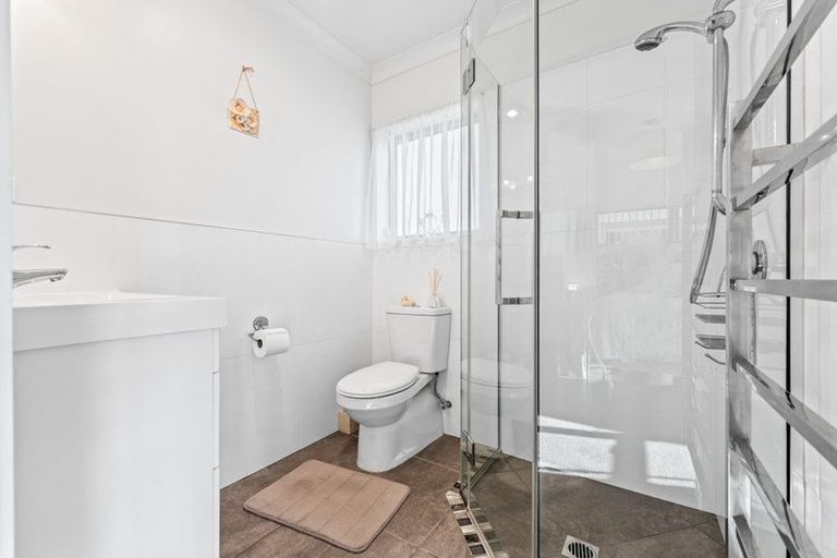 Photo of property in 9 Kamahi Place, One Tree Point, 0118