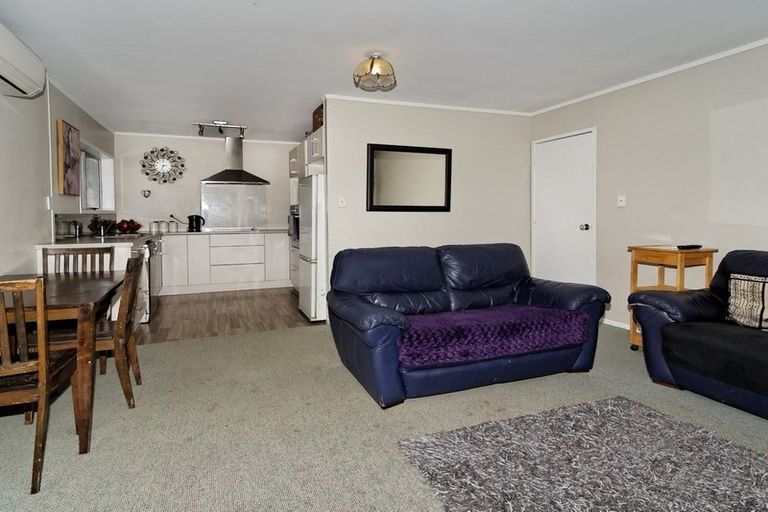 Photo of property in 2/56 Archibald Road, Kelston, Auckland, 0602